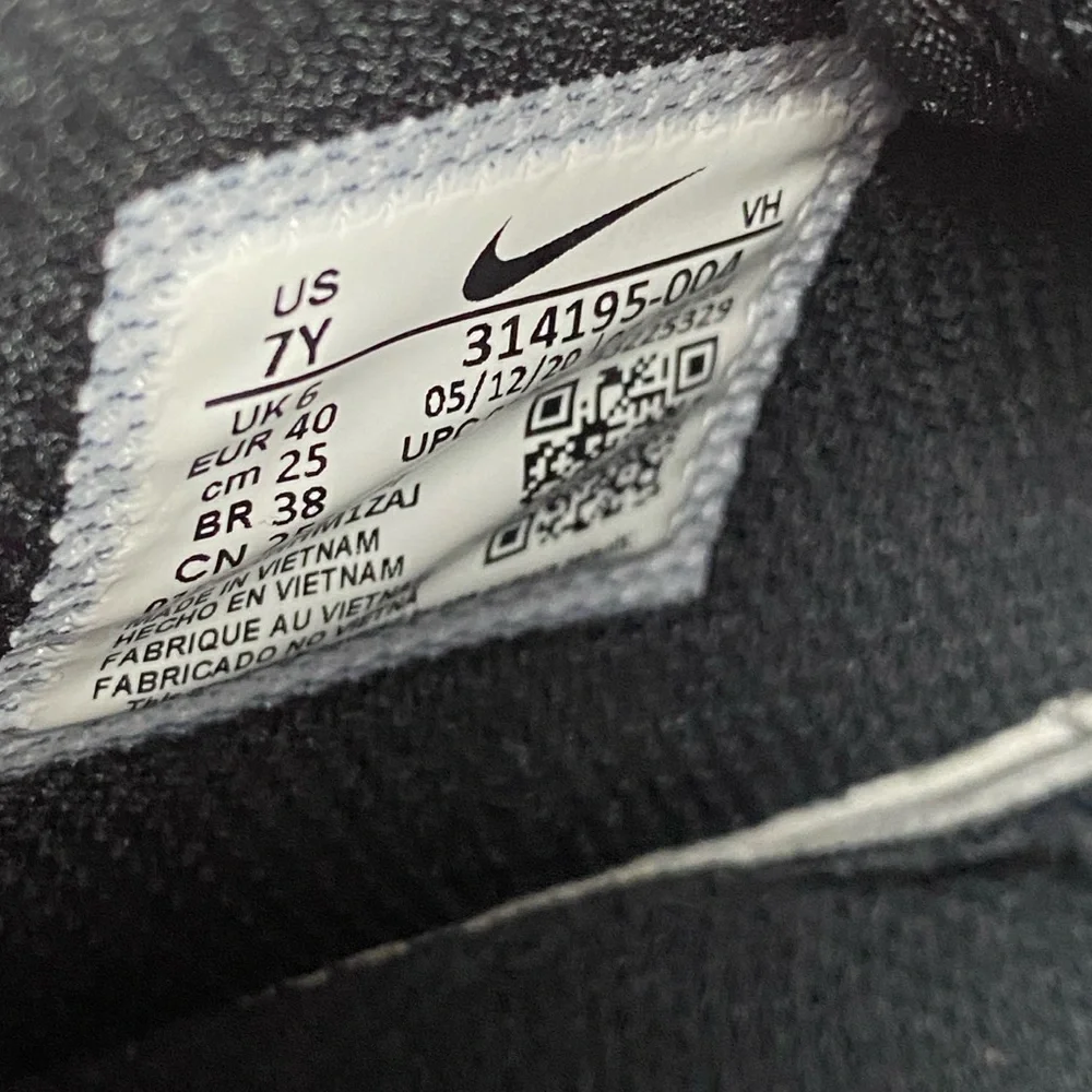 Nike Air Force 1 Mid Triple Black Shoe 314195-004 Men’s Size 7 / Womens Size 8.5